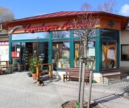Aussenansicht der Regenbogen-Apotheke
