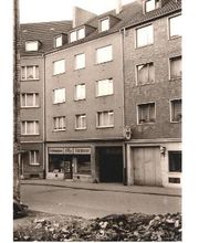 Haupthaus an der Straße um 1950-1956