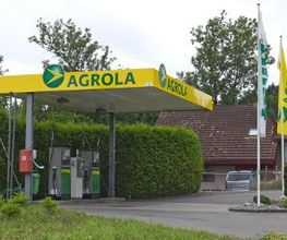 AGROLA Tankstelle in Hellbühl - überdacht bei Landi mit zwei Tanksäulen und Zahlterminal
