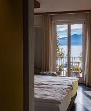 Hotel Albergo Carcani by Ketty & Tommy in Ascona – Doppelzimmer mit Balkon und Blick auf den Lago Maggiore