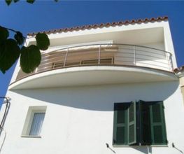 Calan-Busquets-fachada-casa-02-g.jpg