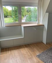 Sitzbank mit Schrank