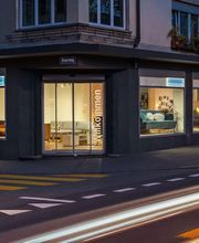 Die Möbelhalle Bern ist seit 1971 in der Berner Lorraine zuhause.
Ob Betten, Matratzen, Schlafzimmer, Sofas, Sessel, Sideboard, Lowboard, Stehleuchten, Hängeleuchten, Tisch, Stühle, Teppich, all dies haben wir im Angebot.