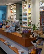 Innenansicht der Apotheke in Nikolassee, Berlin