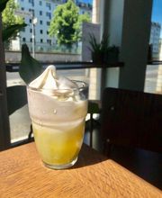 Matcha Affogato
cremiges Vanilleeis mit grünem Tee