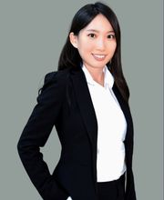 Business-Mitarbeiterin am Arbeitsplatz