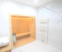 Superior Apartment mit Sauna:
Bad mit Sauna (1,80m Breite)