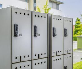 E-bike-battery charging station