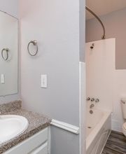 Wilshire Apartments image 4