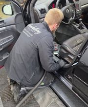Professionelle Innenraumreinigung im Westerwald: Glanzleistung WW sorgt für saubere Oberflächen, hygienische Fahrzeugräume und ein gepflegtes Innenraumambiente.