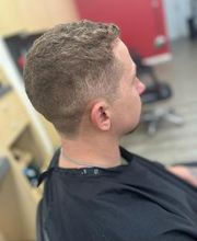 Fantastic Sams Cut & Color image 17