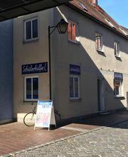 Außenansicht der Schülerhilfe Erding mit Aufsteller