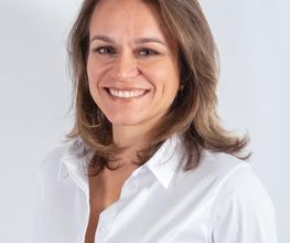 med. dent. Alexandra Wolff-Schneeberger
Eidgenössisch diplomierte Zahnärztin, SSO Mitglied, Praxisinhaberin Zahnarztpraxis am Ring