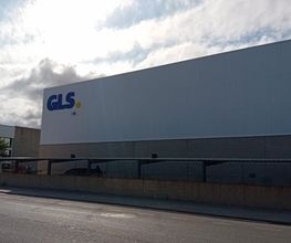 Delegación 80 de GLS en Viladecans, encargada de la distribución y el reparto de paquetes en distintos puntos de la provincia de Barcelona