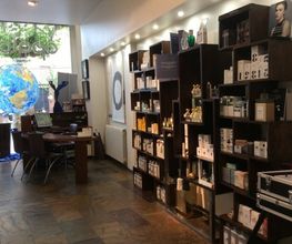 recepcion-expositor-cosmetica-02.jpg
