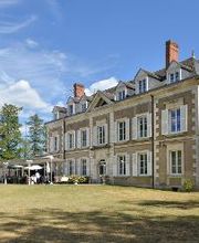 Logis Hôtel Domaine de Valaudran image 3