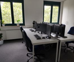 Schulungsraum mit mehreren PC-Arbeitsplätzen