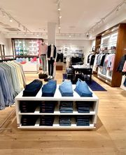 Tommy Hilfiger image 13