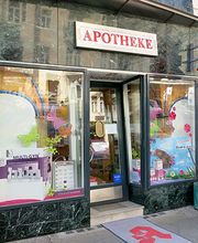 Aussenansicht der Apotheke am Ludwigkirchplatz