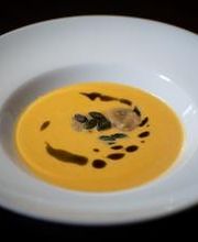 Kürbisschaumsüppchen
mit hausgemachtem Feigen-Steinpilz Ravioli