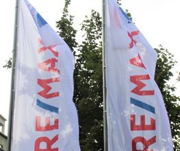 REMAX Fahnen.jpg