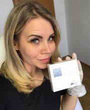 suneKOS: Patentierte speziell entwickelte Aminosäurenkomplexe in Kombination mit unvernetzter Hyaluronsäure aktivieren und unterstützen den Körper bei notwendigen Regenerationsprozessen im Zellgewebe.