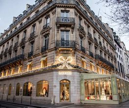 Ladurée Paris Champs-Elysées image 9