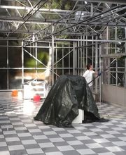 fensterfee reinigt Glas und Gebäude Bild 5