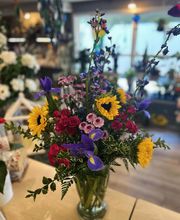 Brownsburg Flower Shop image 16