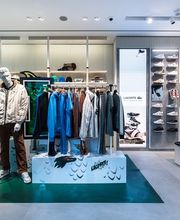 Lacoste Paris Sèvres image 7