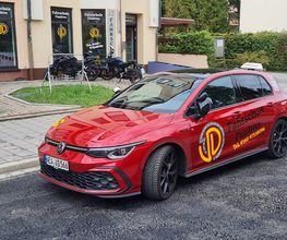Fahrschulauto rot