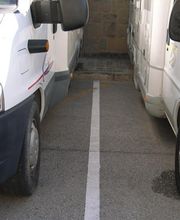 273543-caravanning-park-valles-dos-vehiculos-blancos.jpg