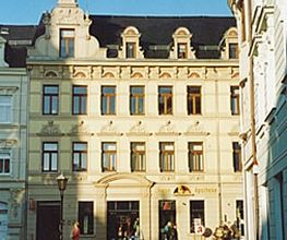 Aussenansicht der Löwen-Apotheke