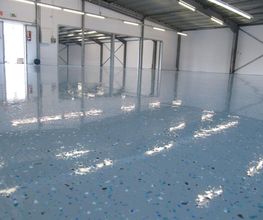 Hallenboden mit Epoxidharz saniert