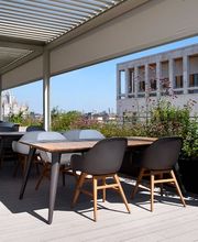 Terrazza con vista sul Duomo di Milano. Nel cuore del distretto finanziario di Milano,  analizziamo i trend che guidano il mercato immobiliare globale.