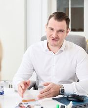 Beratungsgespräch AXA Versicherung Kehde & Zerwer in  Detmold - KFZ-Versicherung in Detmold