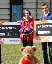 Spendenuebergabe_Timo_und_Caro_bearb.jpg