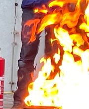 Lehrgang-zum-Brandschutzhelfer.de  Brandschutzhelfer Ausbildung mit Berufsfeuerwehrmännern Bild 7