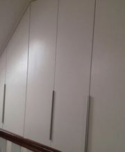 Wir passen unsere Schränke an Ihre Dachschrägen an