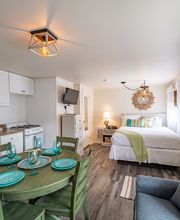 Ocean Glass Inn image 2