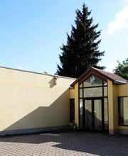 Großhandel und Einzelhandel. Parkplätze direkt vor dem Haus.