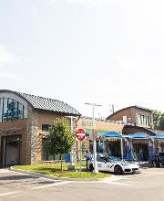 Get a car wash at the Splash In located at 7509 Old Branch Ave, Clinton, MD. Don’t forget to grab some food inside at our café!