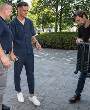 Das Swiss All Security Sicherheitsteam führt auf Baustellen tägliche Rundgänge durch und protokolliert den Baufortschritt, um mögliche Gefahren rechtzeitig zu identifizieren. Durch regelmäßige Überprüfung von Zäunen, Absperrungen und Sicherheitsmaßnahmen stellen sie einen sicheren Arbeitsbereich für das Baupersonal sicher.