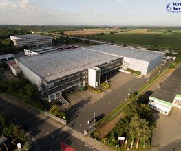 Industriehallen für die Vermarktung oder Standortpräsentation aus der Luft fotografiert