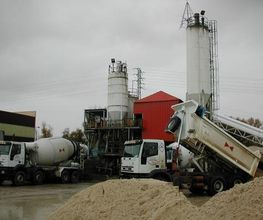 288082-aridos-pascual-camion-vaciando-arena.w1024.jpg