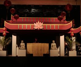 Kulissenbau Bühnenbau Asia Tempel.jpg