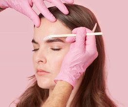 Benefit Cosmetics BrowBar Douglas München Pasing Bild 10