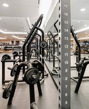 Freihantelbereich im Holmes Place Fitness Lübeck