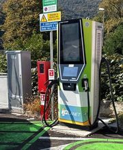IPLANET Ricarica in sicurezza in modalità ultra fast per tutti i veicoli elettrici.