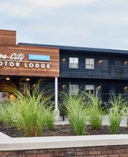 Bluebird Spa City Motor Lodge image 1